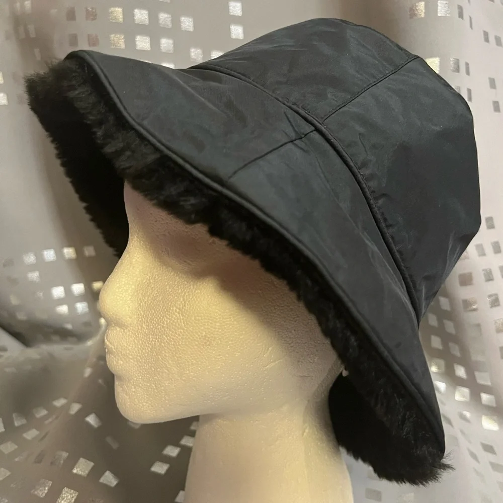 Nine West Reversible Black Plush Faux Fur One Side / Rain Hat Other Side - Picture 5 of 6